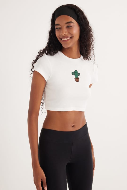 Kadın Slim Fit Dar Kesim %100 Pamuk Bisiklet Yaka Baskılı Beyaz Crop Tişört