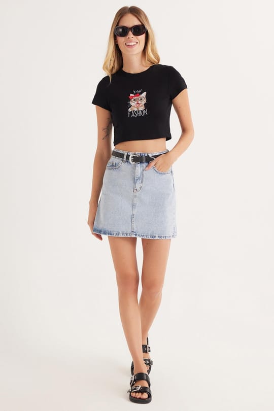 Kadın Slim Fit Dar Kesim %100 Pamuk Bisiklet Yaka Baskılı Siyah Crop Tişört