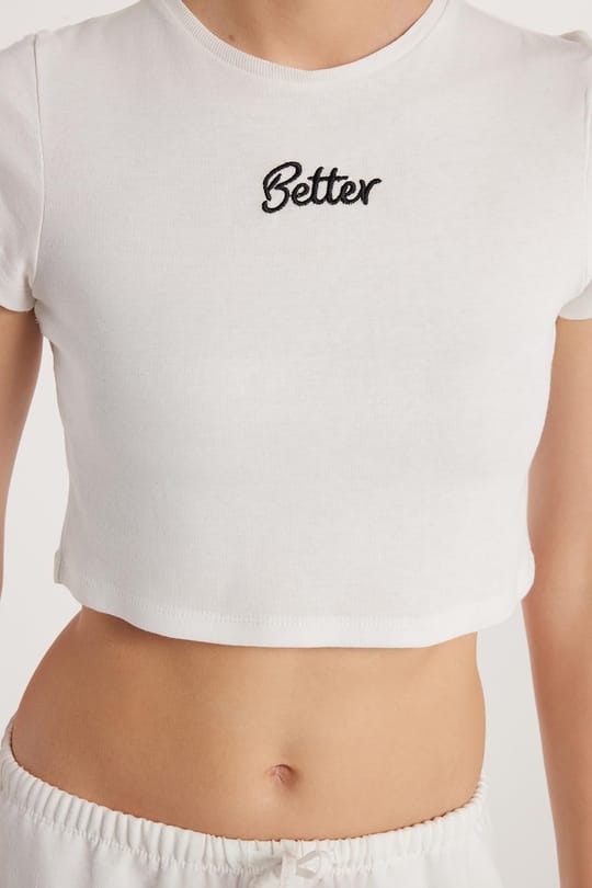 Kadın Slim Fit Dar Kesim %100 Pamuk Bisiklet Yaka Baskılı Beyaz Crop Tişört