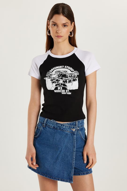 Kadın Slim Fit Dar Kesim %100 Pamuk Kısa Kollu Bisiklet Yaka Baskılı Siyah Tişört