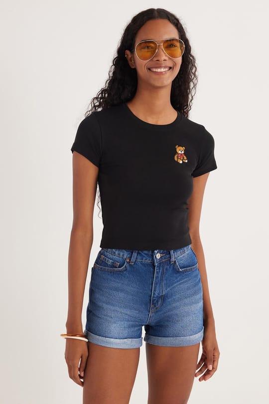 Kadın Slim Fit Dar Kesim Kısa Kollu Bisiklet Yaka Nakışlı Siyah Tişört