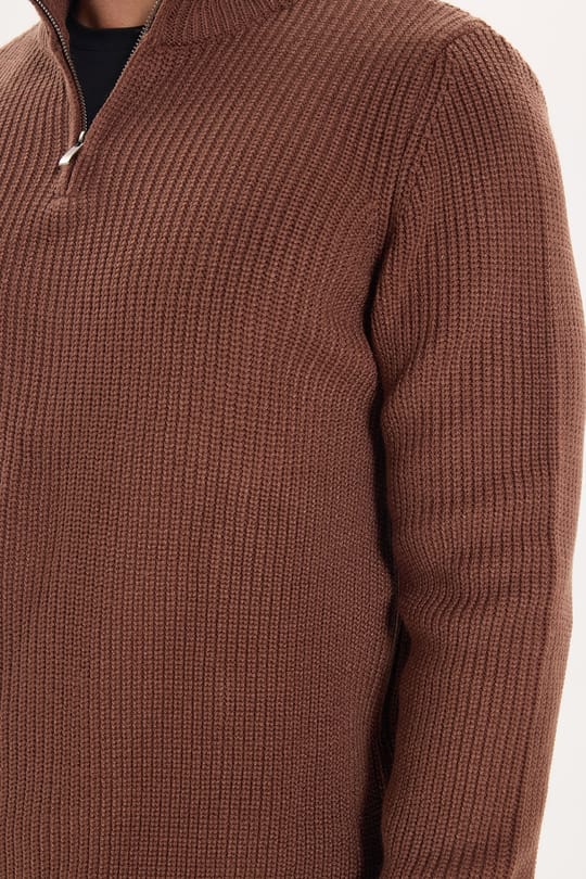 Erkek Slim Fit Dar Kesim Fermuarlı Kahverengi Dik Yaka Triko Kazak