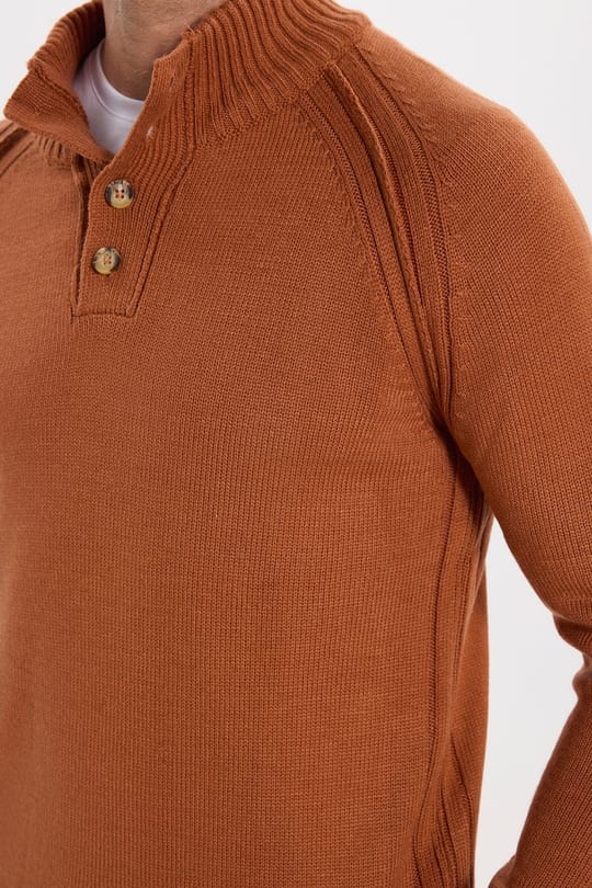 Erkek Slim Fit Dar Kesim Dik Yaka Düğmeli Tarçın Triko Kazak