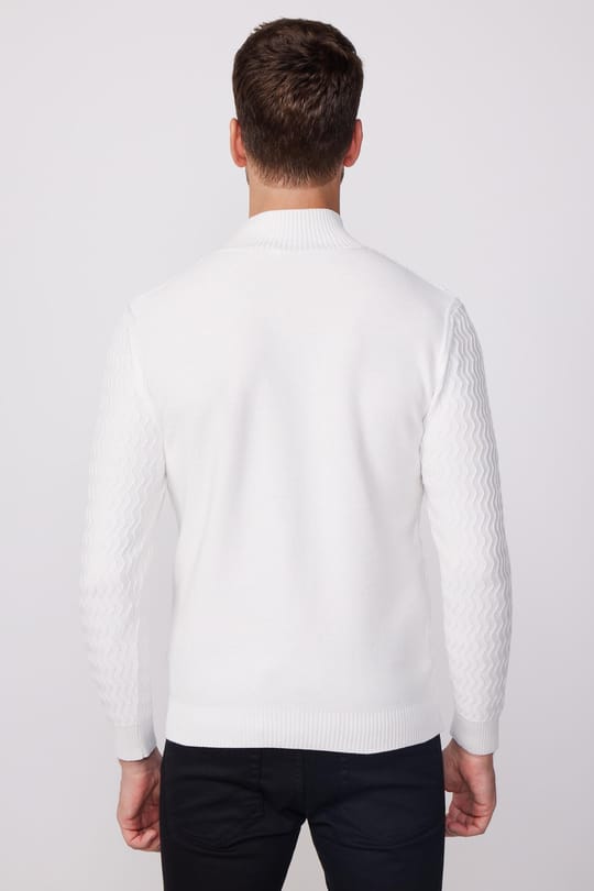Erkek Slim Fit Dar Kesim Yarım Balıkçı Yaka Desenli Tüylenmeyen Beyaz Triko Kazak