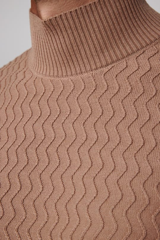 Slim Fit Dar Kesim Yarım Balıkçı Yaka Desenli Tüylenmeyen Bej Erkek Triko Kazak