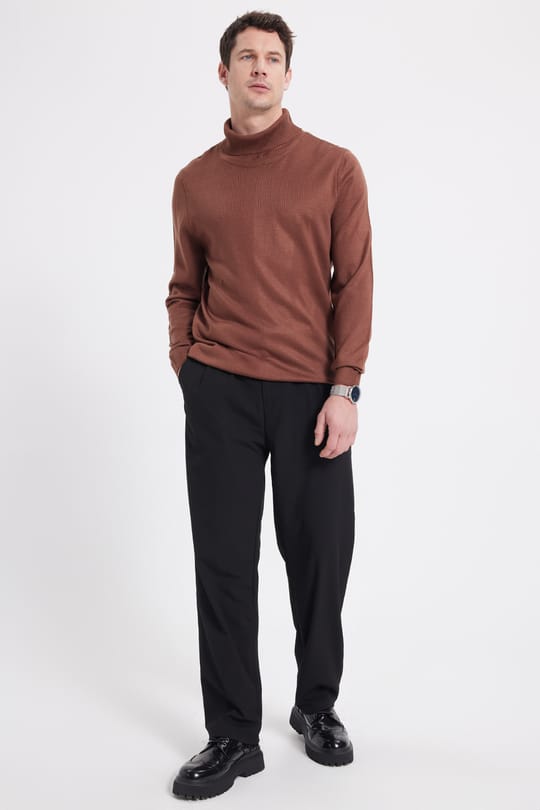 Erkek Slim Fit Dar Kesim Yumuşak Dokulu Tüylenmeyen Kahverengi Tam Balıkçı Yaka Triko Kazak