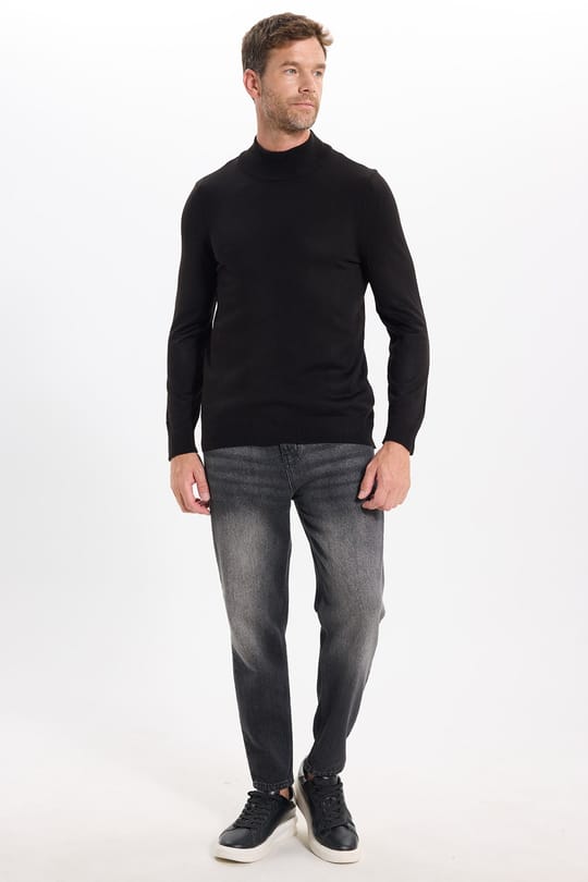 Erkek Slim Fit Dar Kesim Yumuşak Dokulu Tüylenmeyen Siyah Yarım Balıkçı Yaka Triko Kazak