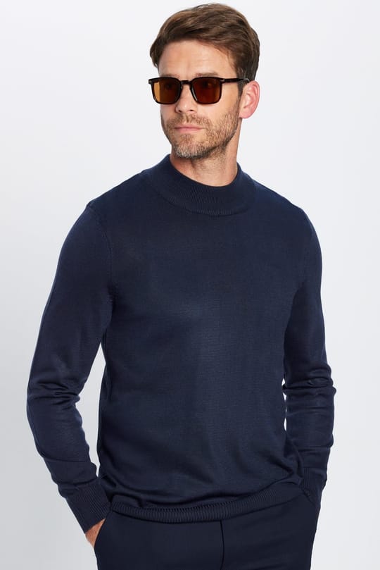 Erkek Slim Fit Dar Kesim Yumuşak Dokulu Tüylenmeyen Lacivert Yarım Balıkçı Yaka Triko Kazak