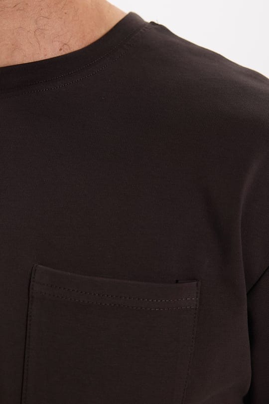 Erkek Oversize Geniş Kesim Pamuklu Kısa Kol Likralı Cepli Kahverengi Bisiklet Yaka Tişört