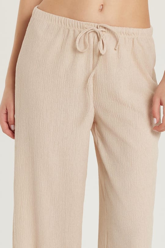 Kadın Slim Fit Gofre Raşel Beli Bağcıklı Geniş Paça Bej Pantolon