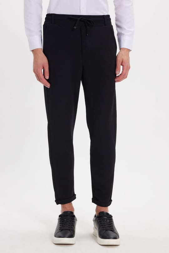 Erkek Slim Fit Pamuklu Beli Bağlamalı Yan Cepli Katlamalı Paça Jogger Siyah Pantolon