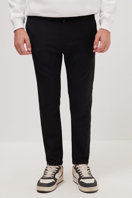 Erkek Slim Fit Dar Kesim Pamuklu Lastikli Beli Bağcıklı Siyah Pantolon