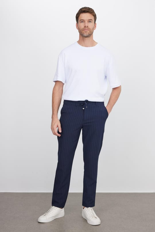 Erkek Slim Fit Dar Kesim Gofre Kumaş Beli Bağcıklı Çizgili Lacivert Pantolon