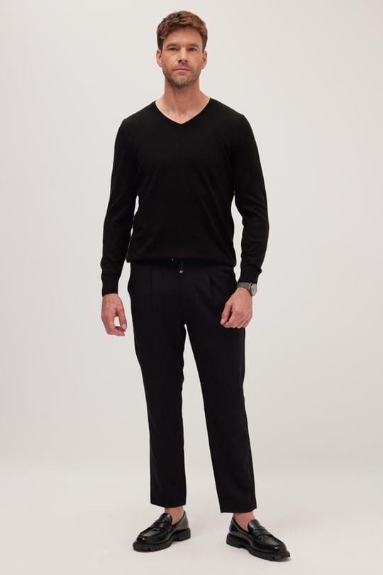 Erkek Slim Fit Dar Kesim Lastikli Bel Bağcık Detaylı Pileli Siyah Pantolon