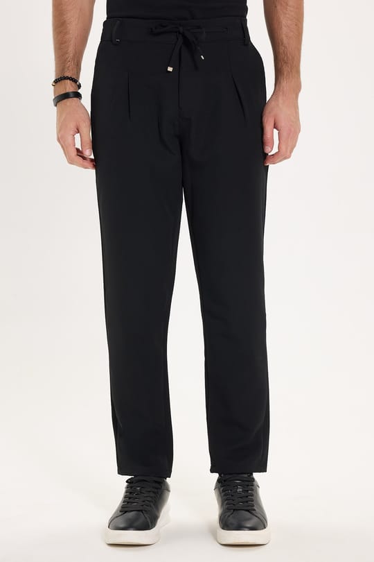 Erkek Slim Fit Dar Kesim Lastikli Bel Bağcık Detaylı Pileli Siyah Pantolon