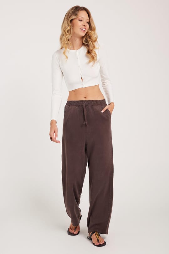 Kadın Regular Fit Klasik Kesim Pamuklu Geniş Paça Kahverengi Pantolon