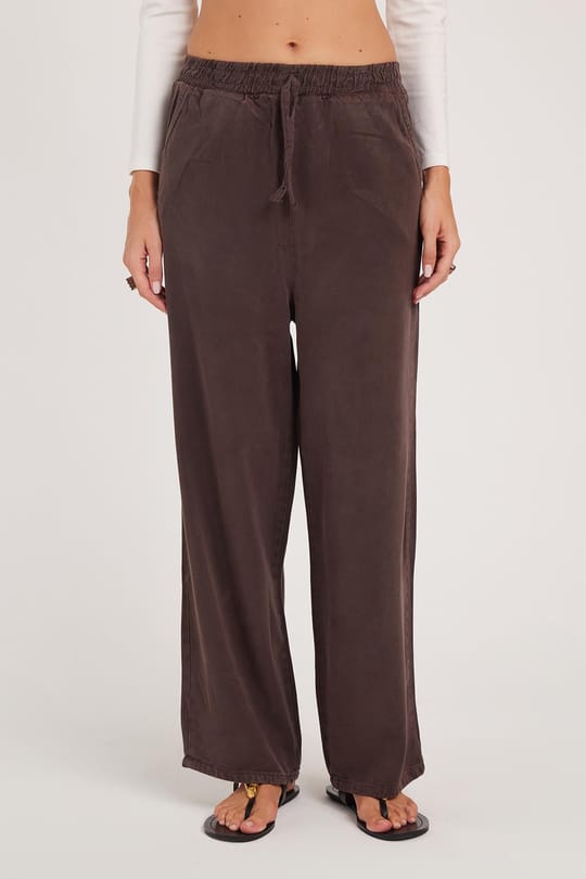 Kadın Regular Fit Klasik Kesim Pamuklu Geniş Paça Kahverengi Pantolon