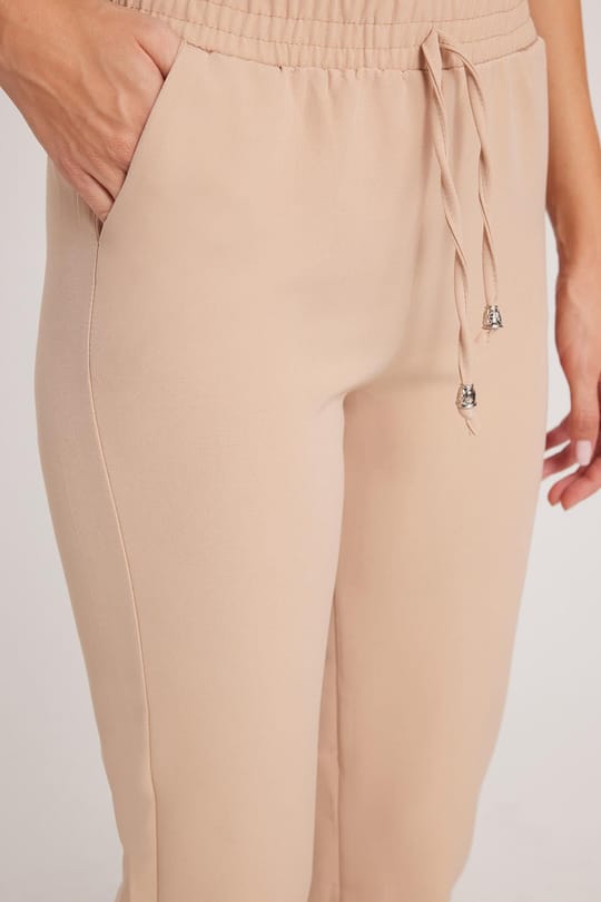 Kadın Relax Fit Rahat Kesim Yüksel Bel Dar Paça Beli Lastikli Bağcıklı Açık Bej Pantolon