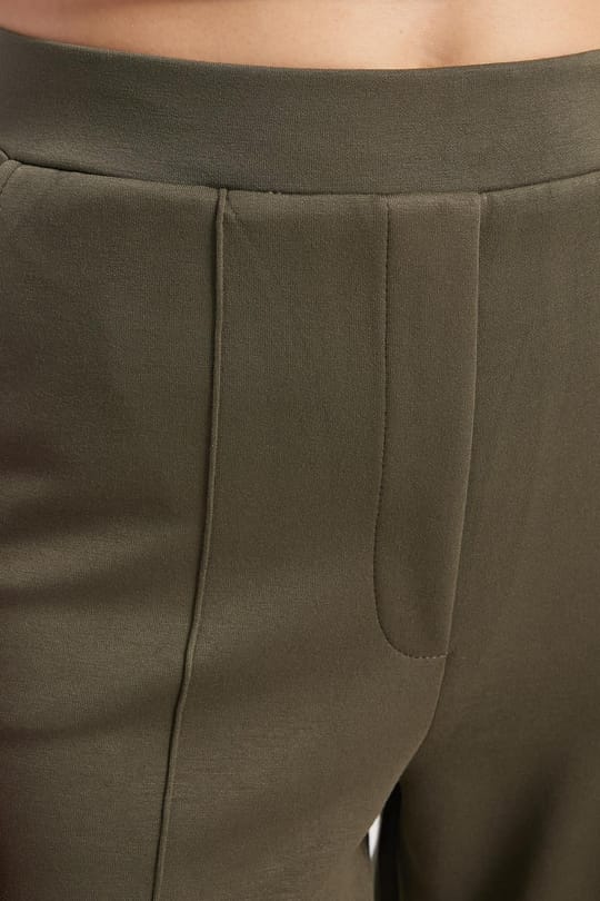 Kadın Relax Fit Rahat Kesim Modal Kumaş Yüksel Bel Geniş Paça Koyu Haki Pantolon