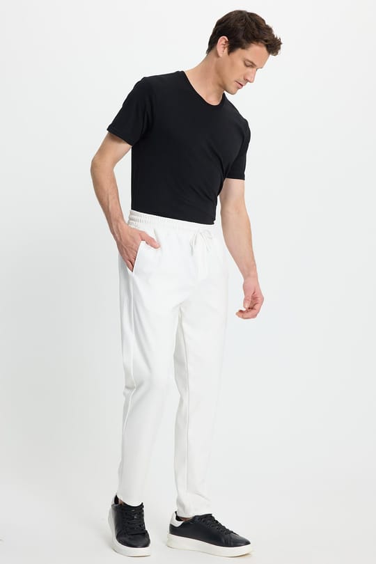 Erkek Regular Fit Klasik Kesim Beli Lastikli Bağcıklı Koyu Beyaz Jogger Pantolon