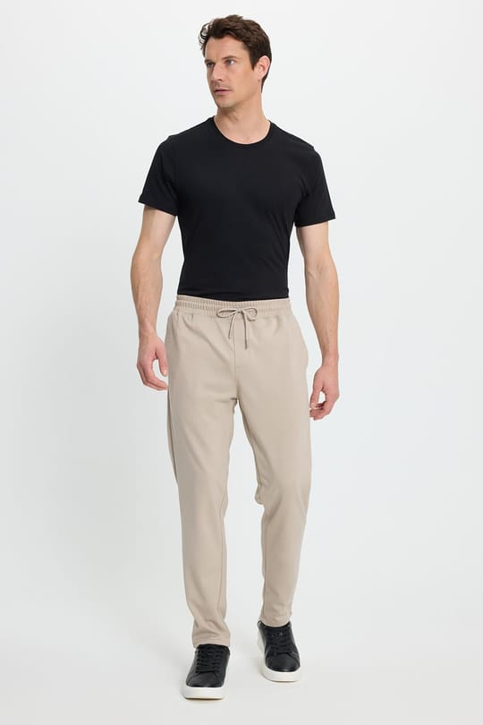 Erkek Regular Fit Klasik Kesim Beli Lastikli Bağcıklı Bej Jogger Pantolon