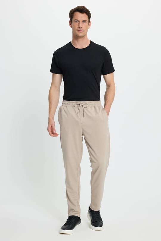 Erkek Regular Fit Klasik Kesim Beli Lastikli Bağcıklı Bej Jogger Pantolon