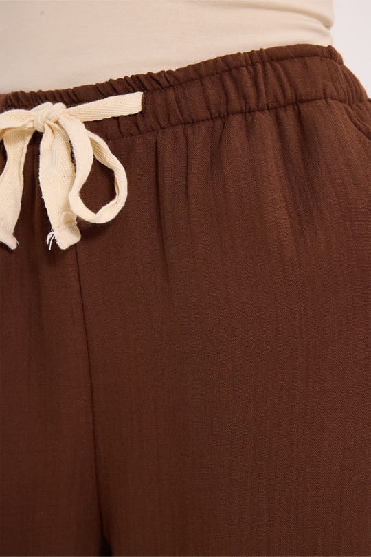 Kadın %100 Pamuk Baggy Fit Rahat Kesim Lastikli Bel Müslin Kumaş Cepli Kahverengi Pantolon