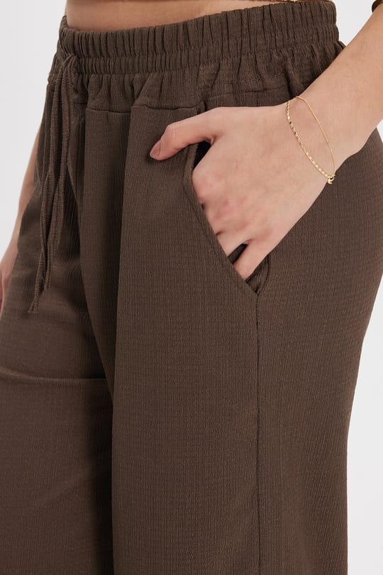 Kadın Regular Fit Klasik Kesim Pamuklu Beli Bağcıklı Desenli Çift Cepli Kahverengi Pantolon