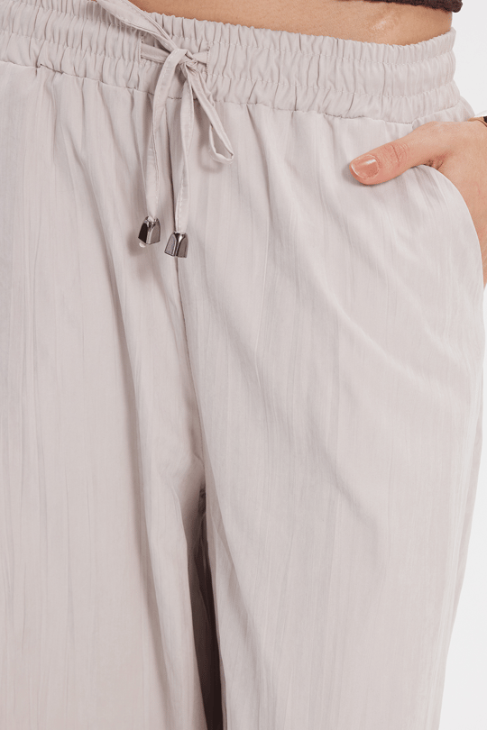 Kadın Relax Fit Rahat Kesim Beli Bağcıklı Lastikli Yumuşak Dokulu Çift Cepli Bej Pantolon