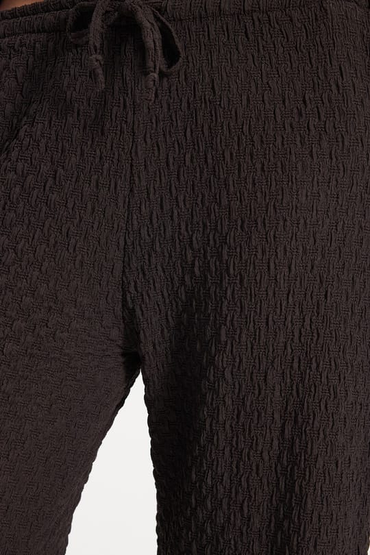 Kadın Relax Fit Rahat Kesim Beli Bağcıklı Lastikli Dokulu Çift Cepli Kahverengi Pantolon