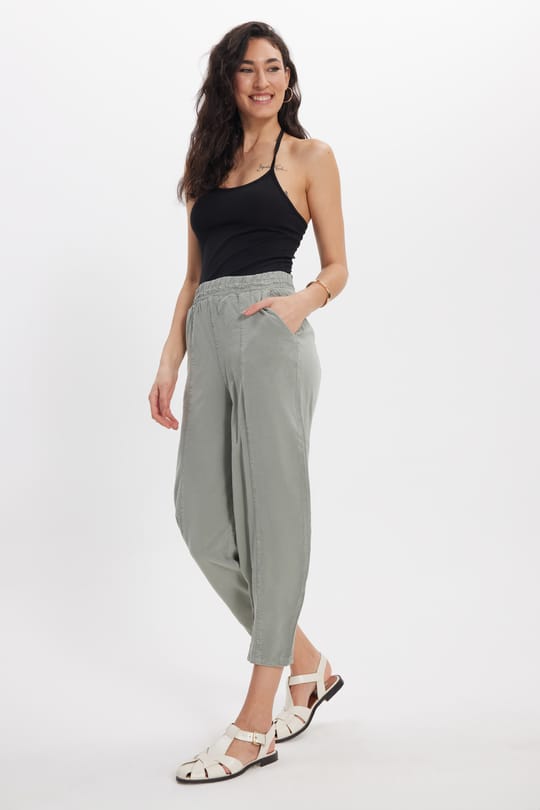 Kadın Relax Fit Rahat Kesim Beli Lastikli Yumuşak Dokulu Çift Cepli Haki Pantolon