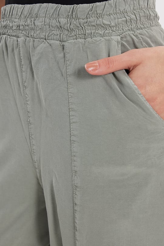 Kadın Relax Fit Rahat Kesim Beli Lastikli Yumuşak Dokulu Çift Cepli Haki Pantolon