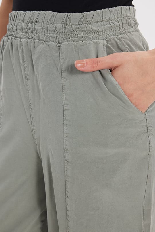 Kadın Relax Fit Rahat Kesim Beli Lastikli Yumuşak Dokulu Çift Cepli Haki Pantolon