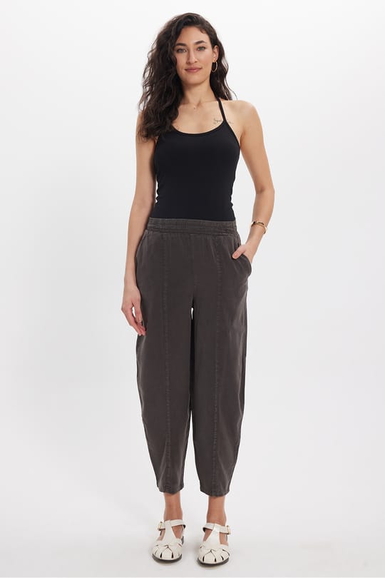 Kadın Relax Fit Rahat Kesim Beli Lastikli Yumuşak Dokulu Çift Cepli Kahverengi Pantolon