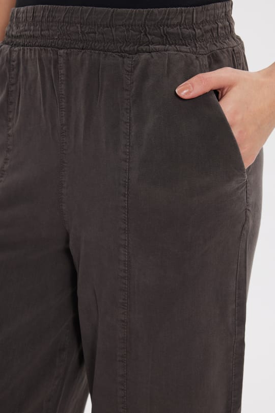 Kadın Relax Fit Rahat Kesim Beli Lastikli Yumuşak Dokulu Çift Cepli Kahverengi Pantolon