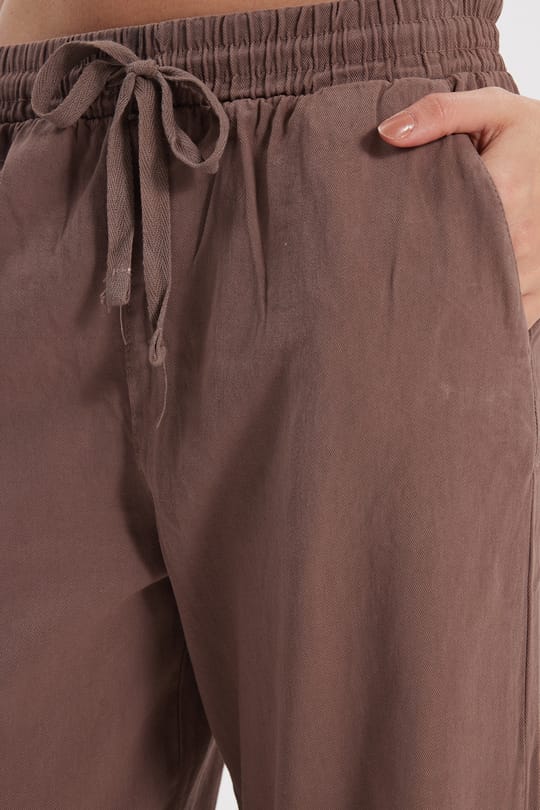 Kadın Relax Fit Rahat Kesim %100 Pamuk Beli Bağcıklı Lastikli Çift Cepli Kahverengi Pantolon