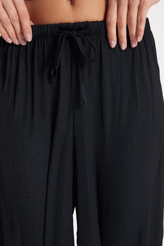 Kadın Relax Fit Rahat Kesim Beli Bağcıklı Lastikli Bol Paça Siyah Pantolon