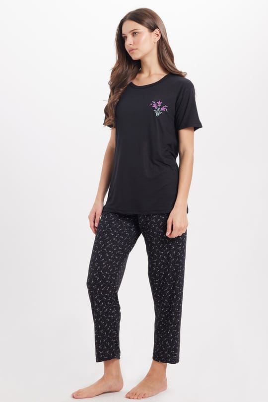 Kadın Standart Fit Normal Kesim Bisiklet Yaka Kısa Kollu Baskılı Siyah Pijama Takımı