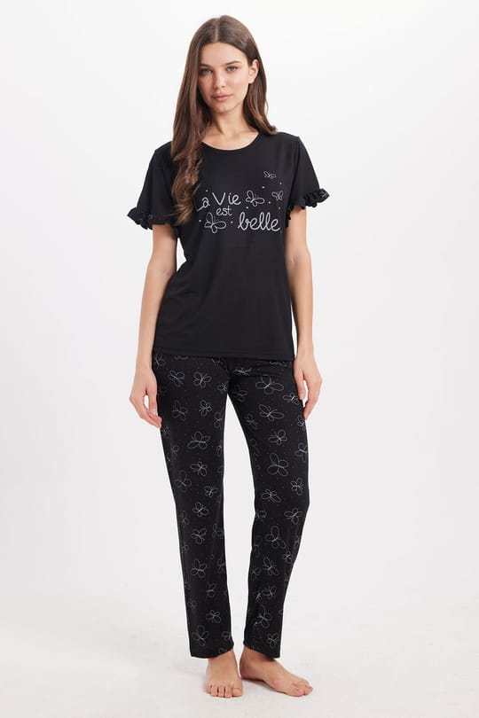 Kadın Regular Fit Klasik Kesim %100 Pamuk Fırfır Detaylı Kısa Kollu Baskılı Siyah Pijama Takımı