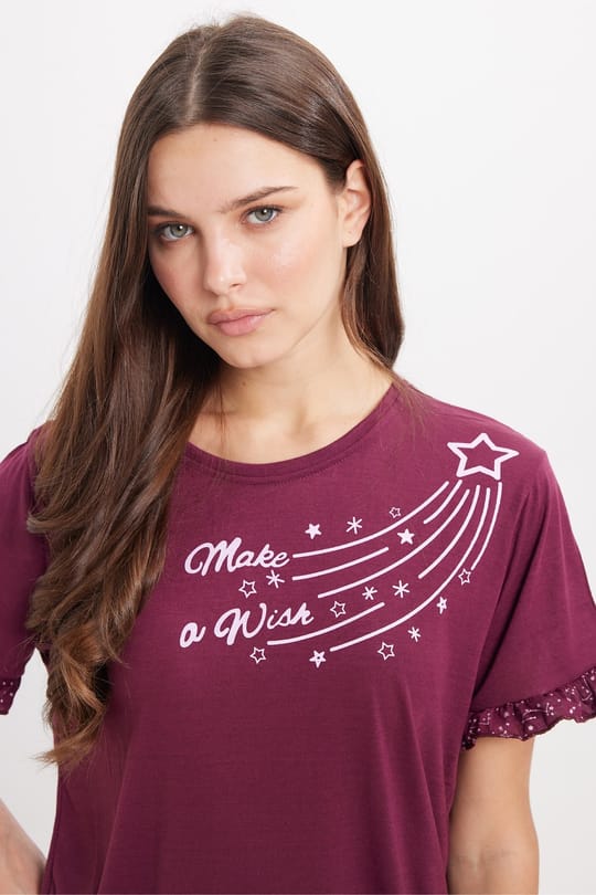 Kadın Regular Fit Klasik Kesim %100 Pamuk Fırfır Detaylı Kısa Kollu Baskılı Mürdüm Pijama Takımı