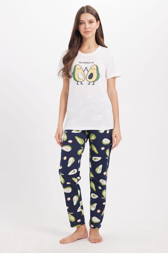 Kadın Regular Fit Klasik Kesim Pamuklu Bisiklet Yaka Kısa Kollu Baskılı Beyaz Pijama Takımı