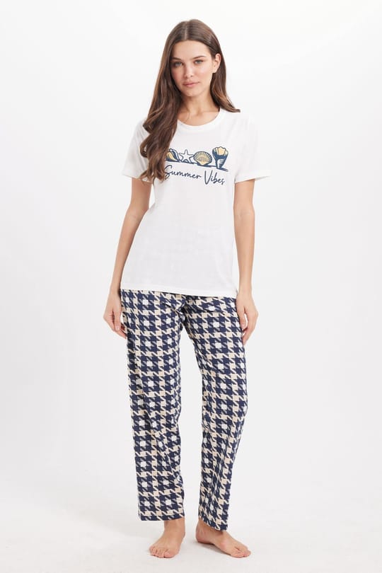 Kadın Regular Fit Klasik Kesim Pamuklu Bisiklet Yaka Kısa Kollu Baskılı Beyaz Pijama Takımı