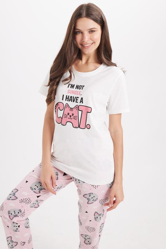 Kadın Regular Fit Klasik Kesim Pamuklu Bisiklet Yaka Kısa Kollu Baskılı Beyaz Pijama Takımı