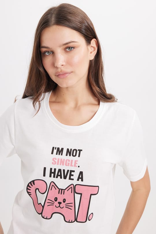Kadın Regular Fit Klasik Kesim Pamuklu Bisiklet Yaka Kısa Kollu Baskılı Beyaz Pijama Takımı