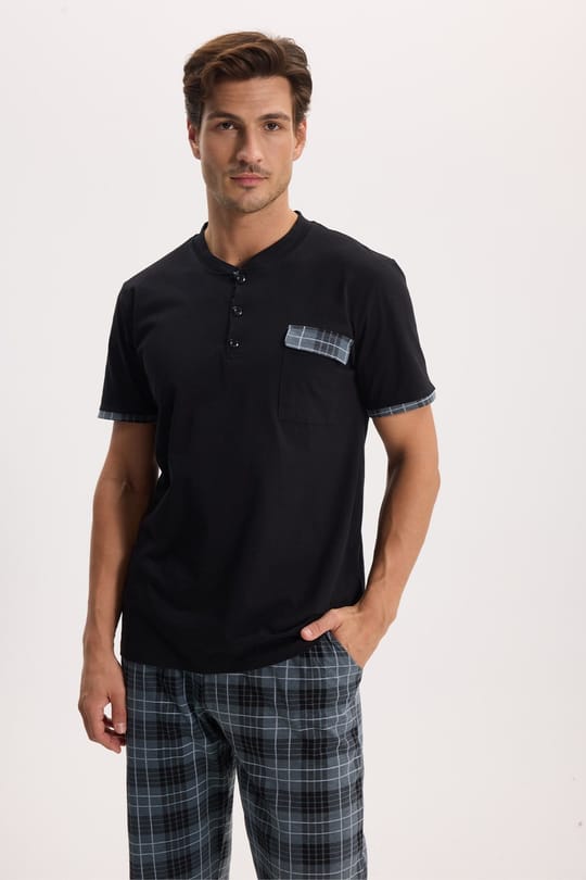 Erkek Standart Fit Normal Kesim Pamuklu Kısa Kollu Bisiklet Yaka Cepli Siyah Pijama Takımı