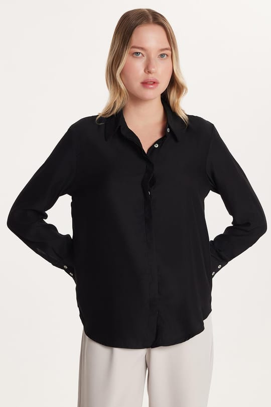 Kadın Relax Fit Rahat Kesim Satenli Kumaş Siyah Uzun Manşet Düz Gömlek