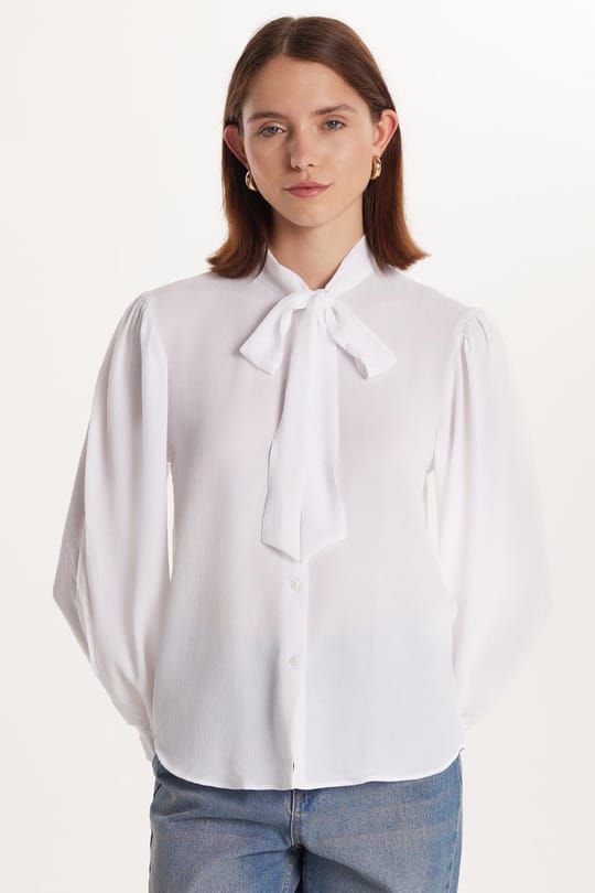 Kadın Relax Fit Rahat Kesim Gofre Kumaş Kare Manşet Beyaz Fular Yaka Düz Gömlek