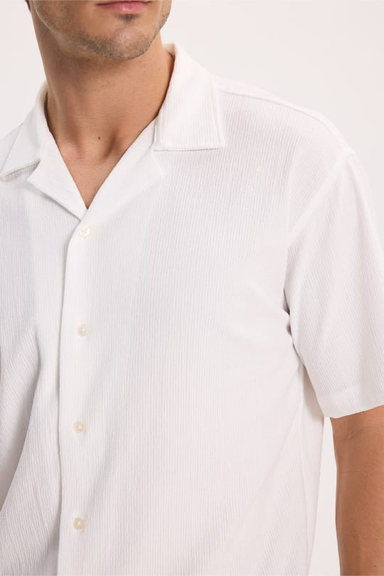 Erkek Relax Fit Rahat Kesim Kısa Kollu Apaş Yaka Jakarlı Kumaş Örme Düz Beyaz Gömlek