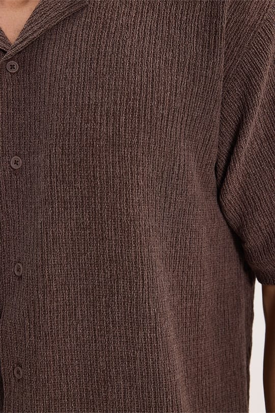 Erkek Relax Fit Rahat Kesim Yumuşak Dokulu Örme Kumaş Kısa Kollu Apaş Yaka Kahverengi Gömlek