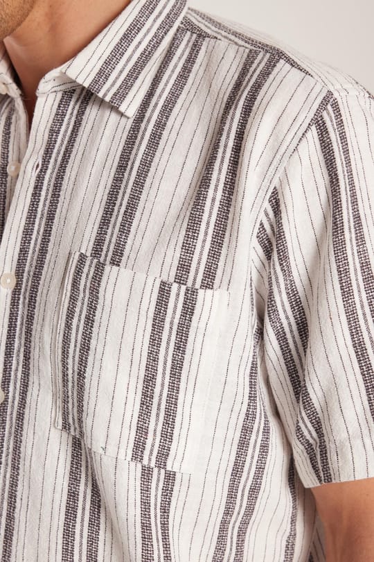 Erkek Regular Fit Klasik Kesim Oversize %100 Pamuk Keten Doku Tek Cepli Çizgili Kısa Kollu Gömlek